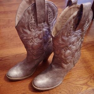 Women boots never been worn
